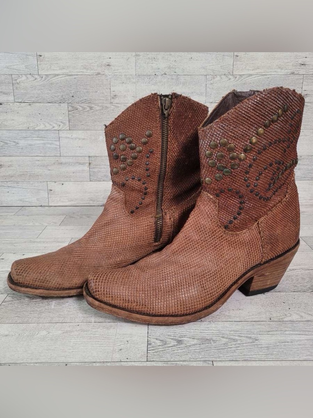 Women’s Liberty Black Studded Brown Leather Cowboy Boots Size 7.5 Western